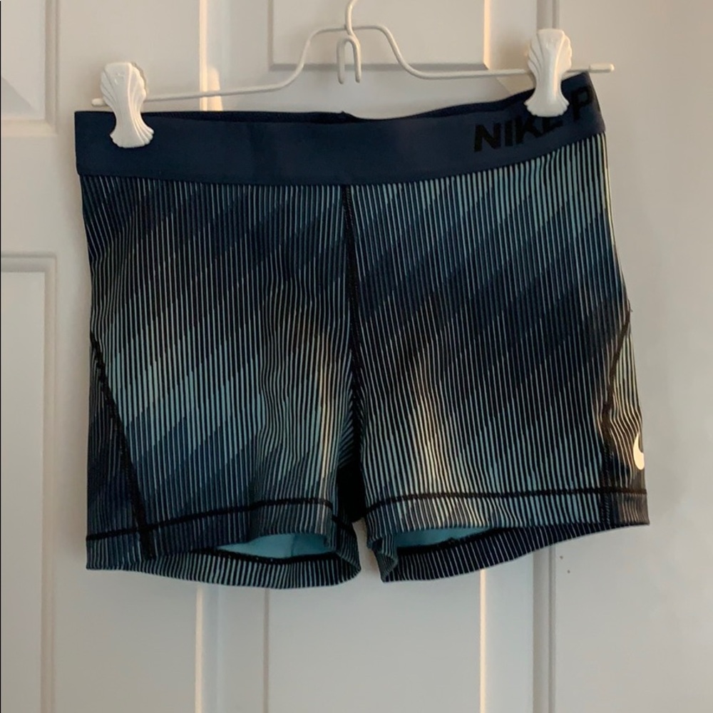 Never worn Nike pro